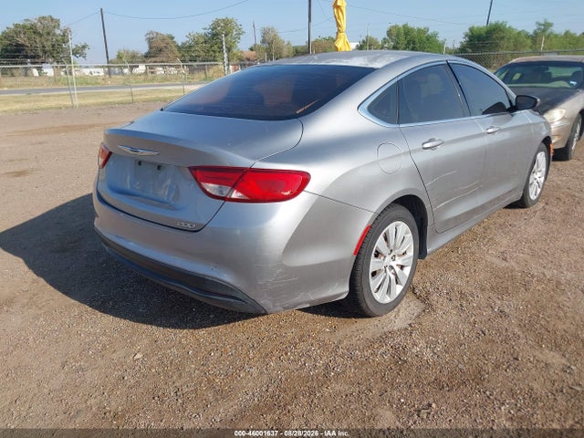 2015 Chrysler 200 LX — фото 4