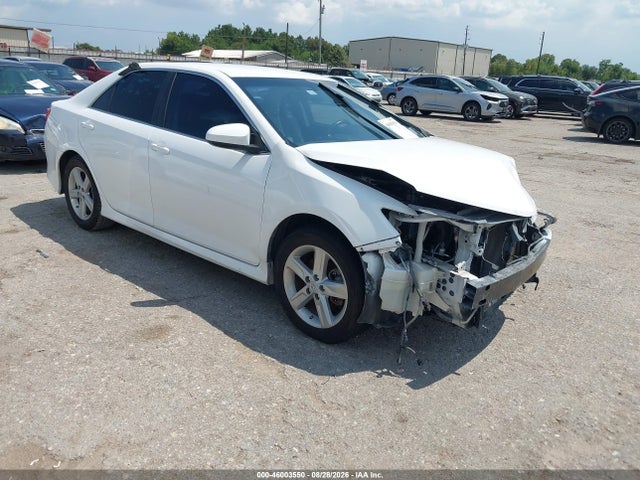2014 TOYOTA CAMRY SE