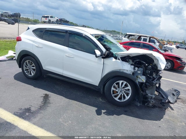 2016 HYUNDAI TUCSON SE