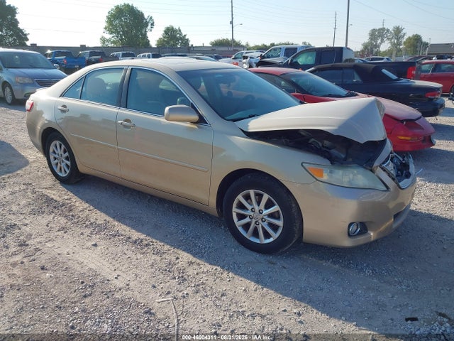 2011 TOYOTA CAMRY XLE V6
