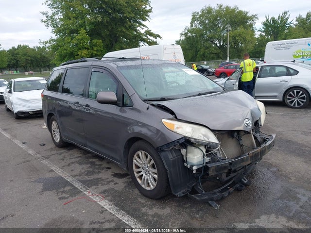 2014 TOYOTA SIENNA XLE V6 8 PASSENGER