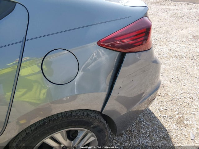2019 HYUNDAI ELANTRA SEL 17