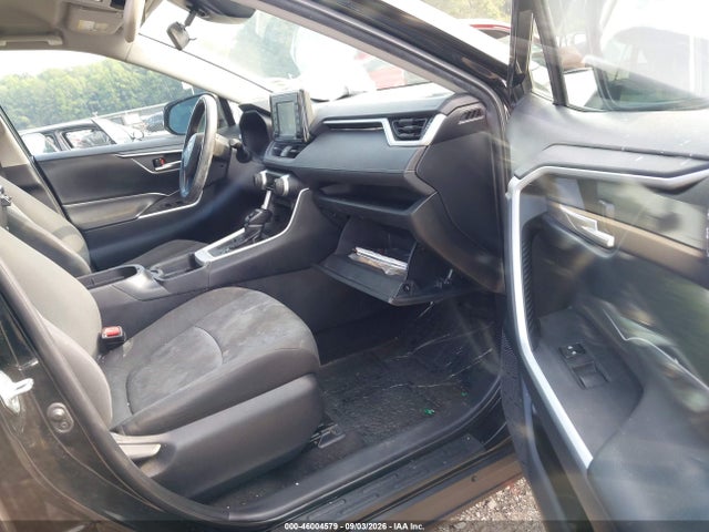 2020 TOYOTA RAV4 XLE 5