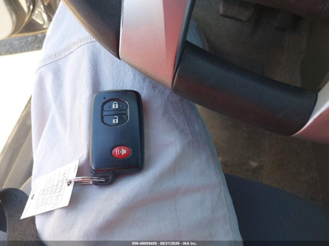 2010 Toyota PRIUS III — фото 11