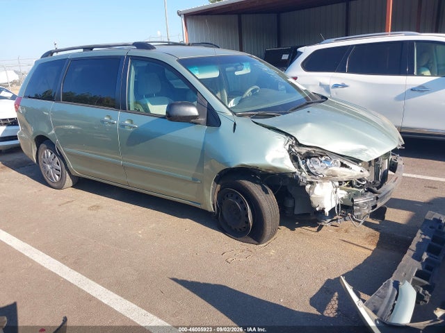 2009 TOYOTA SIENNA LE