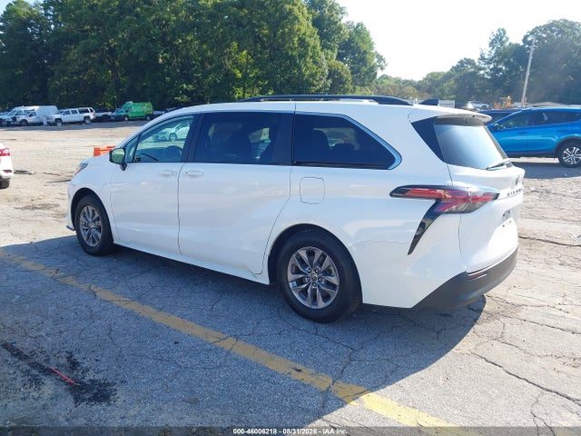 2022 TOYOTA SIENNA LE 3