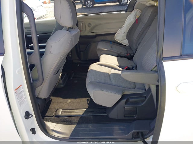 2022 TOYOTA SIENNA LE 8