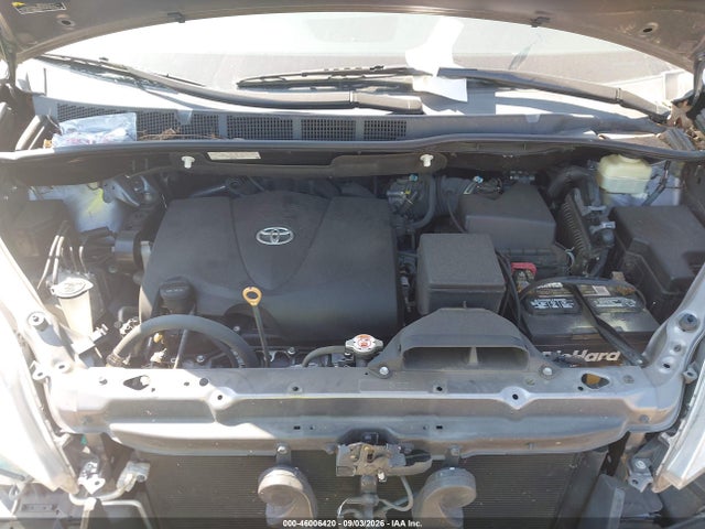 2018 TOYOTA SIENNA XLE 8 PASSENGER 10