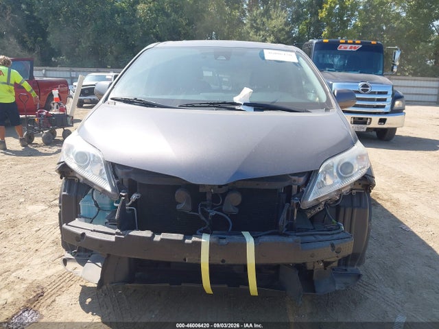 2018 TOYOTA SIENNA XLE 8 PASSENGER 12