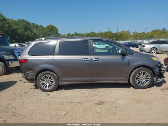 2018 TOYOTA SIENNA XLE 8 PASSENGER 13