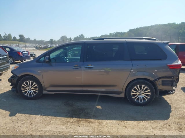 2018 TOYOTA SIENNA XLE 8 PASSENGER 14