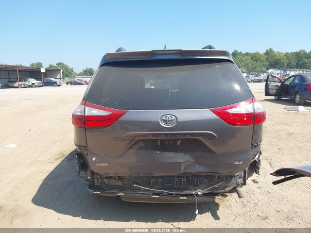 2018 TOYOTA SIENNA XLE 8 PASSENGER 16