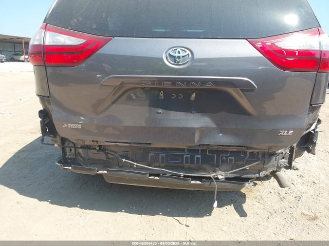 2018 TOYOTA SIENNA XLE 8 PASSENGER 17