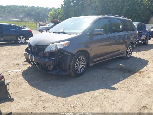 2018 TOYOTA SIENNA XLE 8 PASSENGER 2