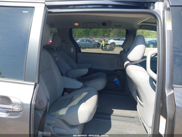 2018 TOYOTA SIENNA XLE 8 PASSENGER 8