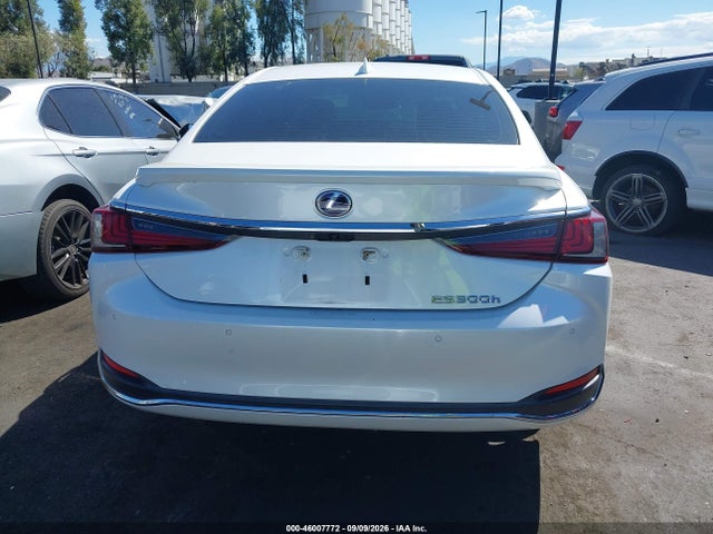 2022 LEXUS ES 300H 16