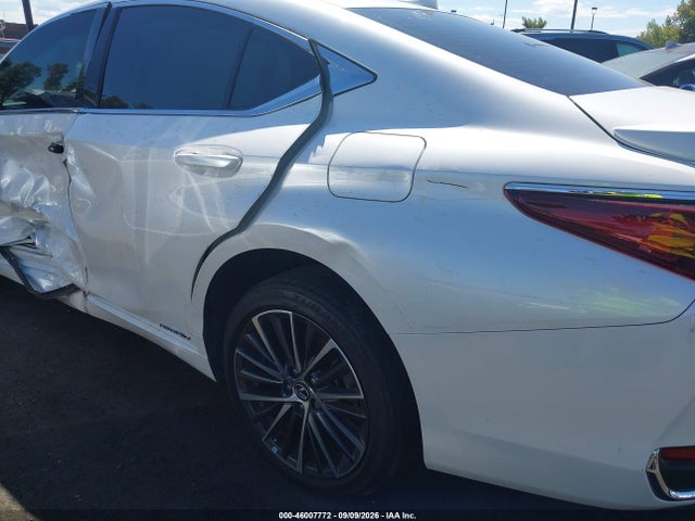 2022 LEXUS ES 300H 18