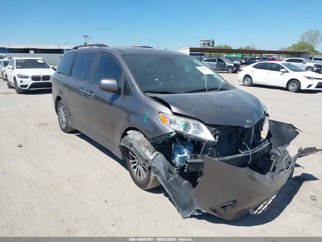 2020 TOYOTA SIENNA XLE