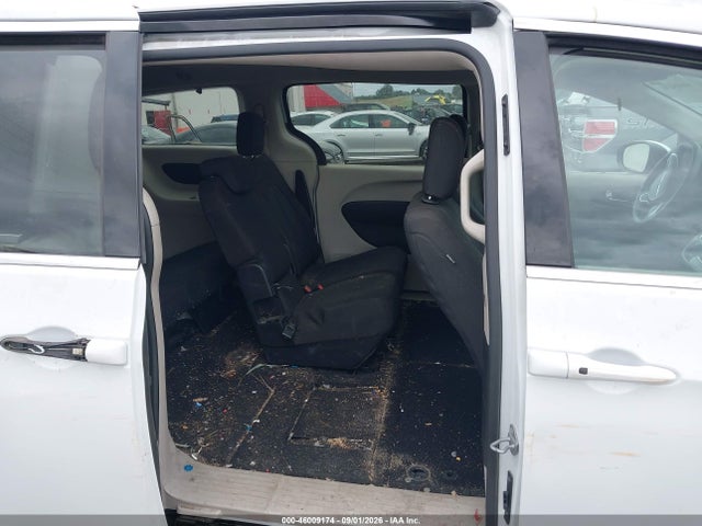 2017 CHRYSLER PACIFICA TOURING 8