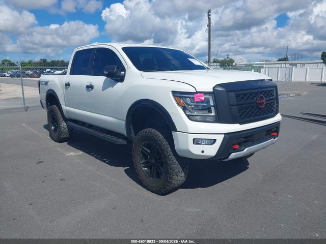 2024 NISSAN TITAN PRO-4X 4X4