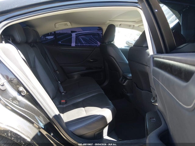 2024 LEXUS ES 300H 8