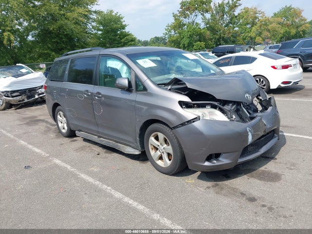 2017 TOYOTA SIENNA LE 8 PASSENGER