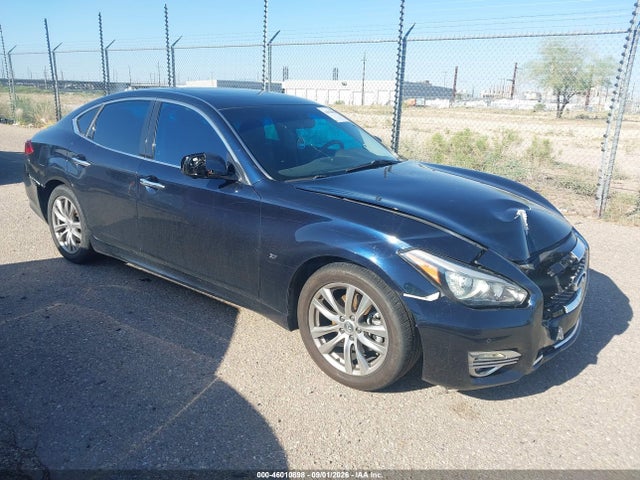 2017 INFINITI Q70 3.7