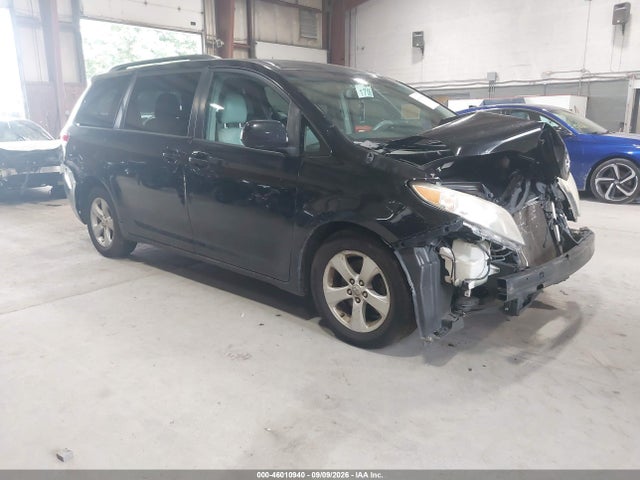 2011 TOYOTA SIENNA LE V6