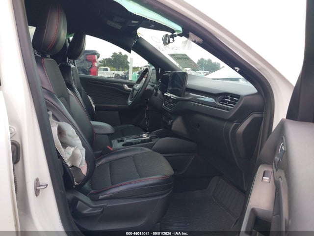 2023 FORD ESCAPE ST-LINE 5