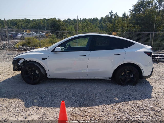 2026 TESLA MODEL Y 14