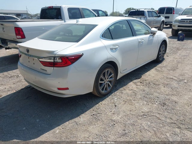 2017 LEXUS ES 300H 4
