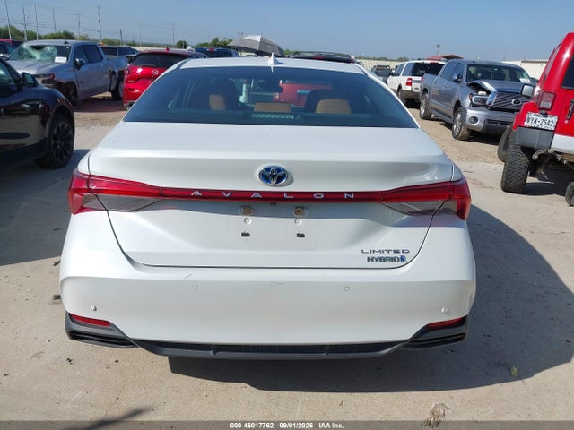 2019 TOYOTA AVALON HYBRID LIMITED 17
