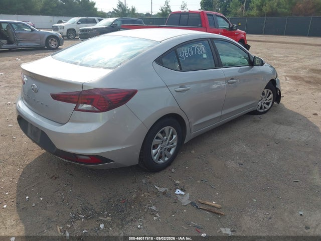 2020 HYUNDAI ELANTRA SE 4