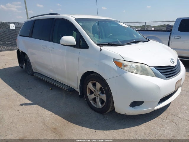 2013 TOYOTA SIENNA LE V6 8 PASSENGER