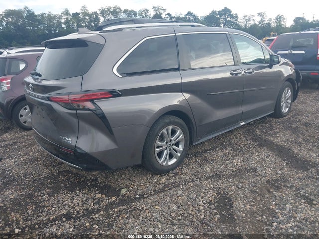 2023 TOYOTA SIENNA PLATINUM 4