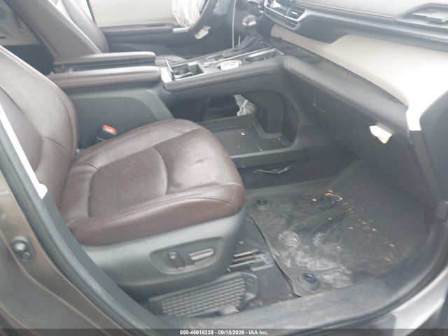 2023 TOYOTA SIENNA PLATINUM 5
