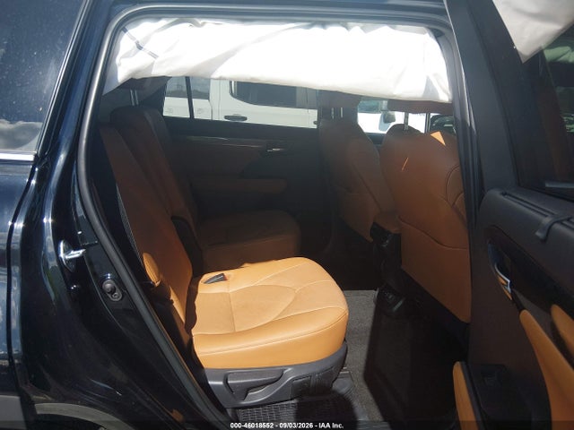 2026 TOYOTA HIGHLANDER HYBRID PLATINUM 8