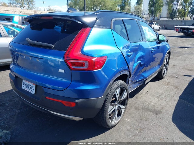 2021 VOLVO XC40 RECHARGE PURE ELECTRIC P8 4