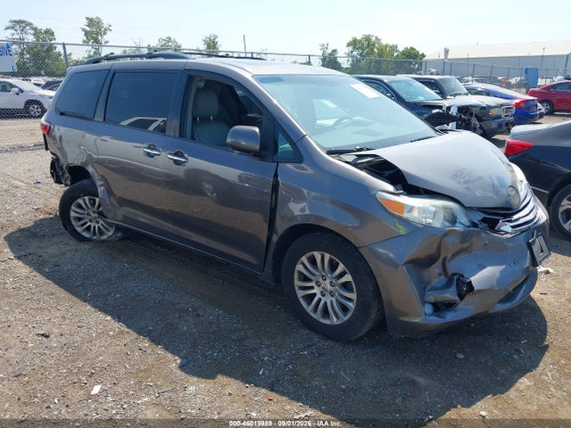 2016 TOYOTA SIENNA XLE 8 PASSENGER