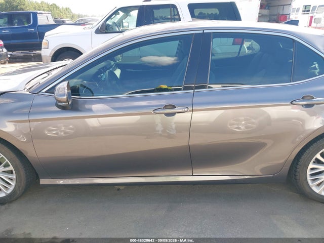 2019 TOYOTA CAMRY XLE 14