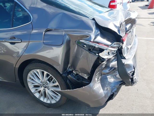 2019 TOYOTA CAMRY XLE 17
