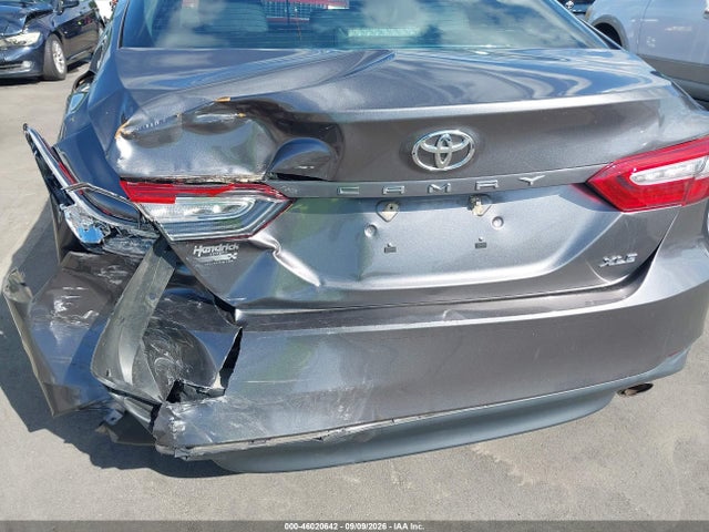 2019 TOYOTA CAMRY XLE 18