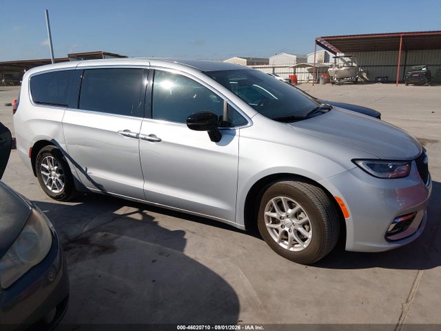 2026 CHRYSLER PACIFICA SELECT 13