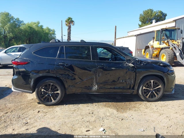 2021 TOYOTA HIGHLANDER XSE 13