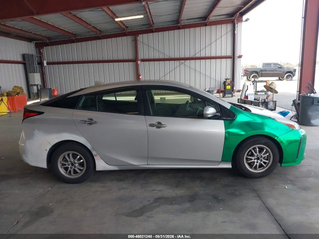 2019 Toyota PRIUS LE photo 13