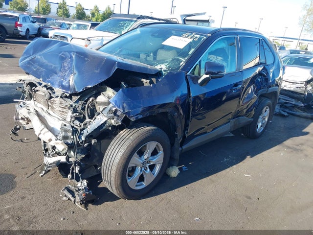 2019 TOYOTA RAV4 XLE 2