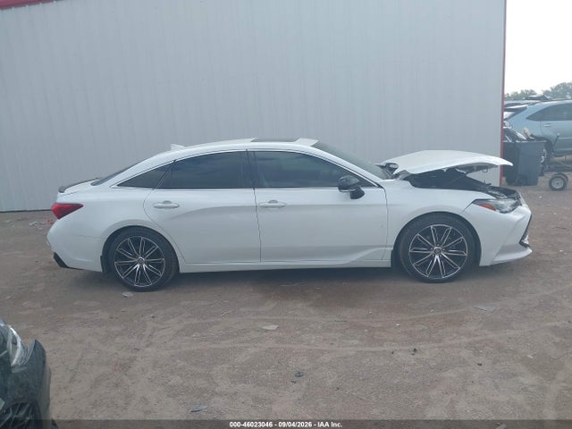 2019 TOYOTA AVALON TOURING 13