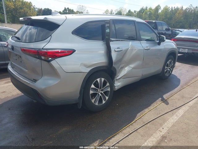 2023 TOYOTA HIGHLANDER XLE 4