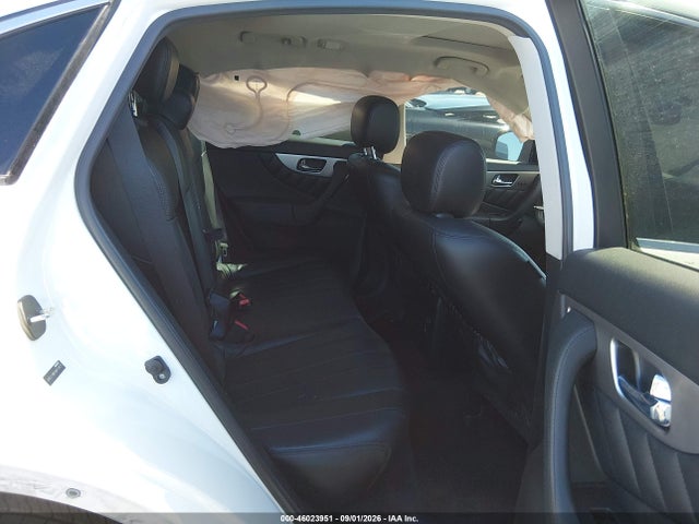 2017 INFINITI QX70 8