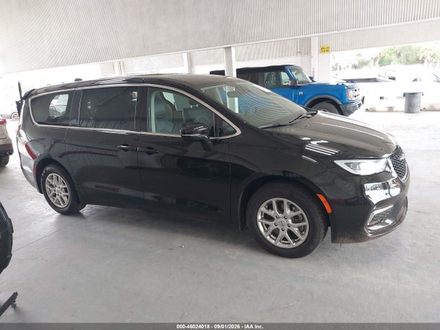 2024 CHRYSLER PACIFICA TOURING L 13